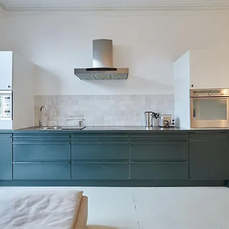 Host & - Parade Dwelling *