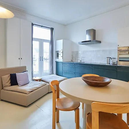 Host & - Parade Dwelling *